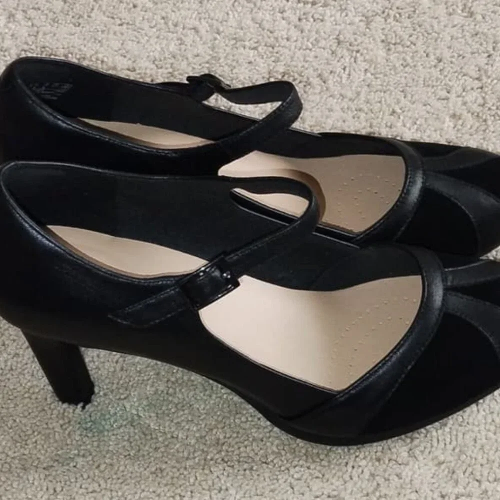 Light Black Leather Heels Pumps. 9.5M New Without Box.